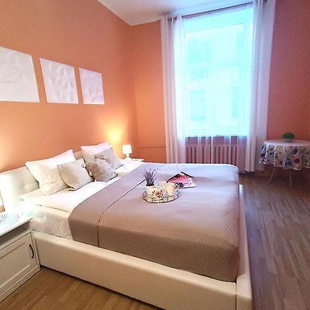 Spacious Old Town Family Peachy 2 Bedrooms Apartment, Nearby The Riga Presidential Castle Zewnętrze zdjęcie