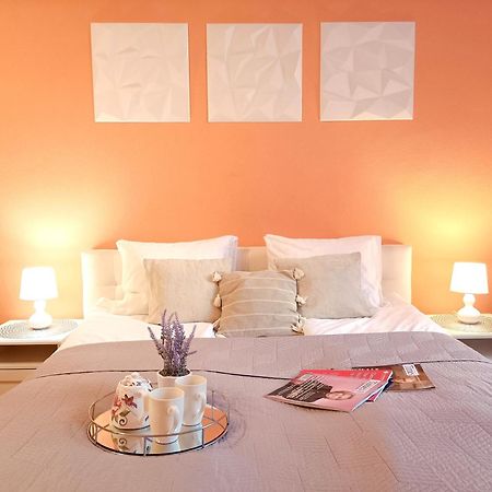 Spacious Old Town Family Peachy 2 Bedrooms Apartment, Nearby The Riga Presidential Castle Zewnętrze zdjęcie