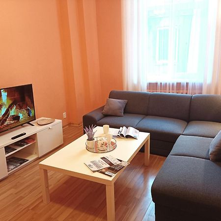 Spacious Old Town Family Peachy 2 Bedrooms Apartment, Nearby The Riga Presidential Castle Zewnętrze zdjęcie