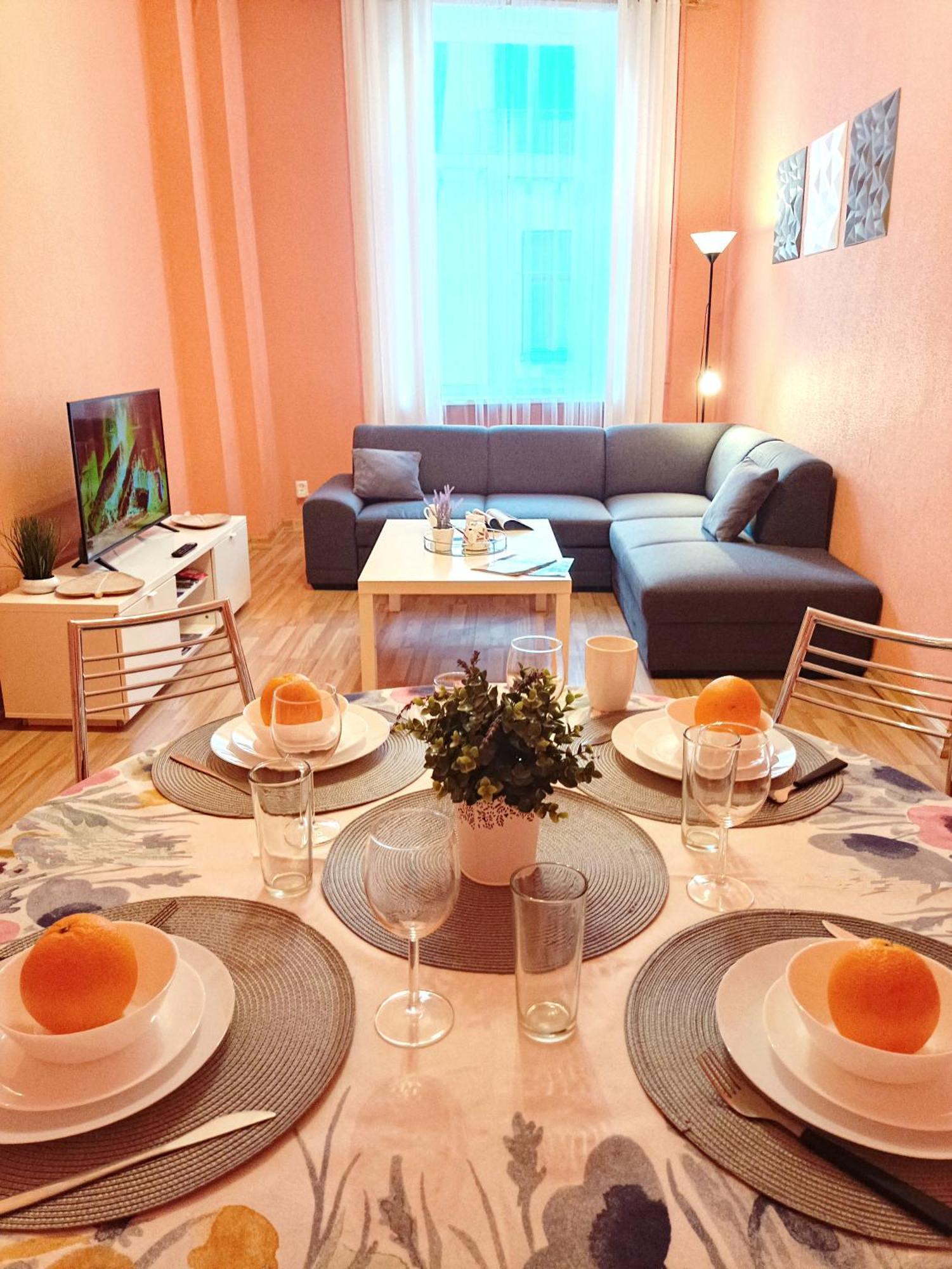 Spacious Old Town Family Peachy 2 Bedrooms Apartment, Nearby The Riga Presidential Castle Zewnętrze zdjęcie